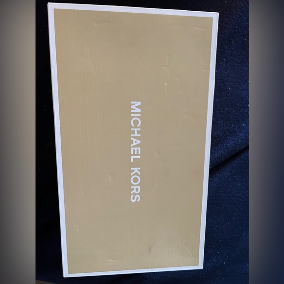 Michael Kors Judy Thong  size 9 1/2 M vanilla color EUC - Picture 4 of 4